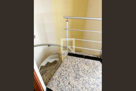 Apartamento à venda com 106m², 3 quartos e 1 vaga Apartamento à venda com 106m², 3 quartos e 1 vagaEscadas