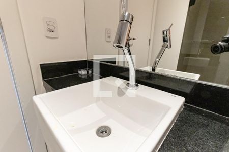Banheiro de kitnet/studio para alugar com 1 quarto, 25m² em Indianópolis, São Paulo
