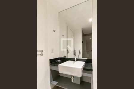 Banheiro de kitnet/studio para alugar com 1 quarto, 25m² em Indianópolis, São Paulo