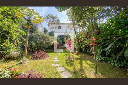 Casa à venda com 400m², 3 quartos e 6 vagasJardim - Quintal