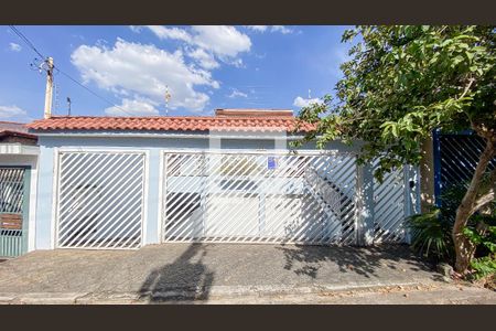 Casa à venda com 400m², 3 quartos e 6 vagasFachada