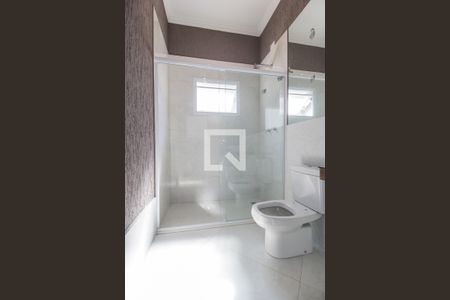 Casa de condomínio à venda com 303m², 3 quartos e 4 vagasBanheiro da Suíte 1