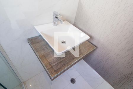 Casa de condomínio à venda com 303m², 3 quartos e 4 vagasBanheiro de serviço