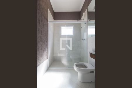 Casa de condomínio à venda com 303m², 3 quartos e 4 vagasBanheiro da Suíte 1