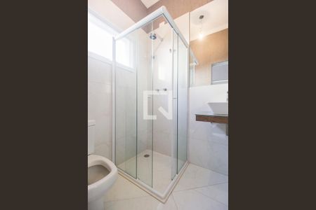 Casa de condomínio à venda com 303m², 3 quartos e 4 vagasBanheiro de serviço