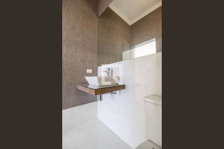 Casa de condomínio à venda com 303m², 3 quartos e 4 vagasBanheiro da Suíte 2