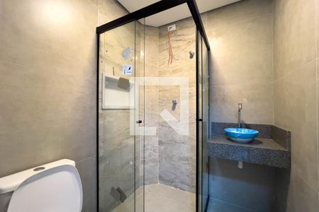 Banheiro de kitnet/studio para alugar com 1 quarto, 30m² em Vila Monumento, São Paulo