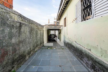 Casa à venda com 250m², 2 quartos e 4 vagas Casa à venda com 250m², 2 quartos e 4 vagasGaragem