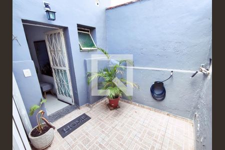 Casa à venda com 212m², 2 quartos e 2 vagas Casa à venda com 212m², 2 quartos e 2 vagasEntrada