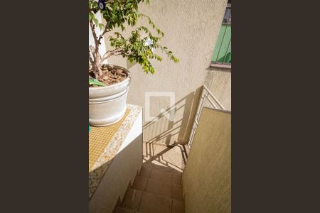 Casa à venda com 150m², 2 quartos e 4 vagas Casa à venda com 150m², 2 quartos e 4 vagasEscada