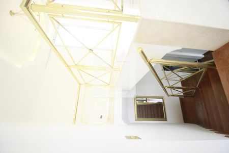 Apartamento à venda com 222m², 4 quartos e 3 vagasEscada acesso piso inferior