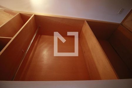 Apartamento à venda com 222m², 4 quartos e 3 vagasCloset