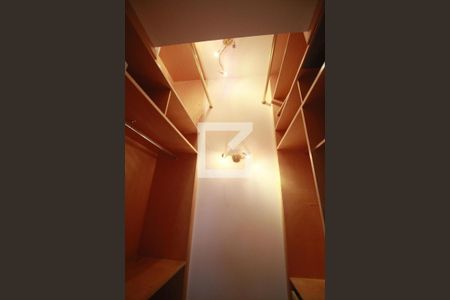 Apartamento à venda com 222m², 4 quartos e 3 vagasCloset