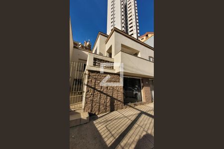 Casa à venda com 167m², 15 quartos e 4 vagas Casa à venda com 167m², 15 quartos e 4 vagasFachada