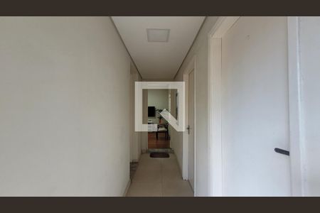 Casa à venda com 167m², 15 quartos e 4 vagas Casa à venda com 167m², 15 quartos e 4 vagasCorredor