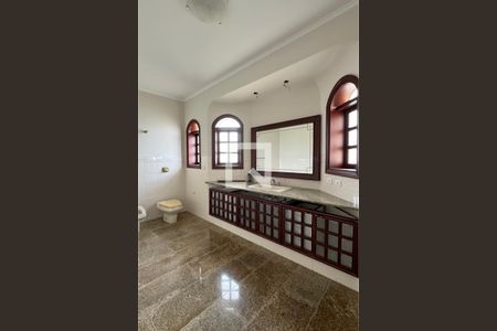 Casa de condomínio à venda com 630m², 4 quartos e 2 vagasBanheiro da Suíte 1