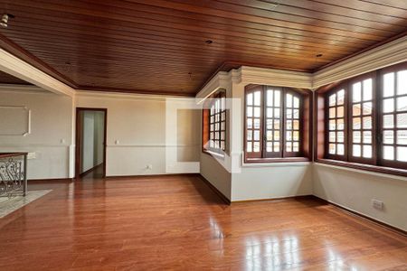 Casa de condomínio à venda com 630m², 4 quartos e 2 vagasSala de TV