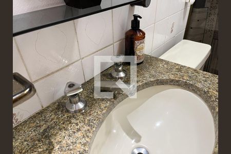 Apartamento à venda com 80m², 3 quartos e 1 vaga Apartamento à venda com 80m², 3 quartos e 1 vagaBanheiro 2