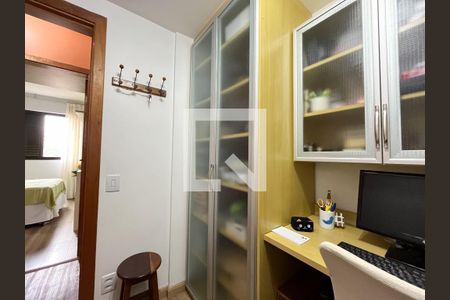 Apartamento à venda com 80m², 3 quartos e 1 vaga Apartamento à venda com 80m², 3 quartos e 1 vagaEscritório