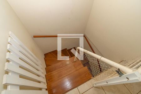 Casa de condomínio para alugar com 112m², 3 quartos e 2 vagas Casa de condomínio para alugar com 112m², 3 quartos e 2 vagasEscadas