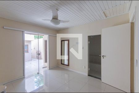 Casa à venda com 249m², 3 quartos e 8 vagasQuarto - Externo 