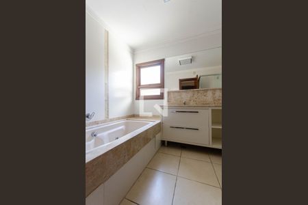 Casa à venda com 249m², 3 quartos e 8 vagasBanheiro da Suíte