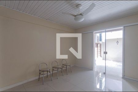 Casa à venda com 249m², 3 quartos e 8 vagasQuarto - Externo 