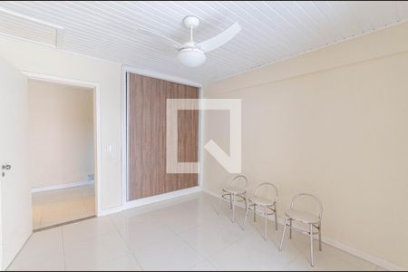 Casa à venda com 249m², 3 quartos e 8 vagasQuarto - Externo 