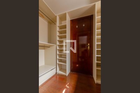 Casa à venda com 249m², 3 quartos e 8 vagasCloset