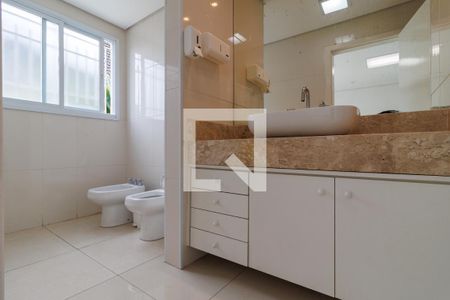 Casa à venda com 2000m², 4 quartos e 5 vagas Casa à venda com 2000m², 4 quartos e 5 vagasBanheiro da Suíte 2