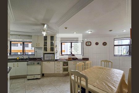 Apartamento para alugar com 200m², 3 quartos e 2 vagas Apartamento para alugar com 200m², 3 quartos e 2 vagasCozinha