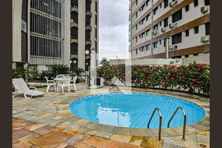 Apartamento para alugar com 200m², 3 quartos e 2 vagas Apartamento para alugar com 200m², 3 quartos e 2 vagasÁrea comum - Piscina
