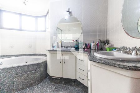 Apartamento à venda com 170m², 4 quartos e 3 vagas Apartamento à venda com 170m², 4 quartos e 3 vagasSuíte