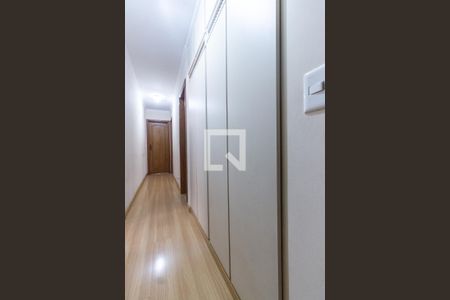 Apartamento à venda com 170m², 4 quartos e 3 vagas Apartamento à venda com 170m², 4 quartos e 3 vagasCorredor