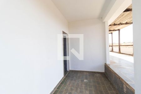 Casa à venda com 120m², 5 quartos e 3 vagas Casa à venda com 120m², 5 quartos e 3 vagasVaranda