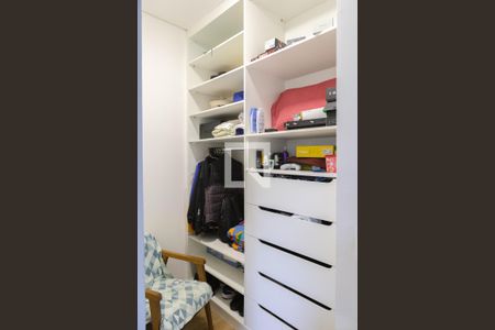 Casa à venda com 460m², 5 quartos e 6 vagas Casa à venda com 460m², 5 quartos e 6 vagasSuíte 4 - Closet