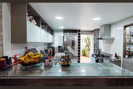 Casa à venda com 240m², 5 quartos e 3 vagas Casa à venda com 240m², 5 quartos e 3 vagascozinha