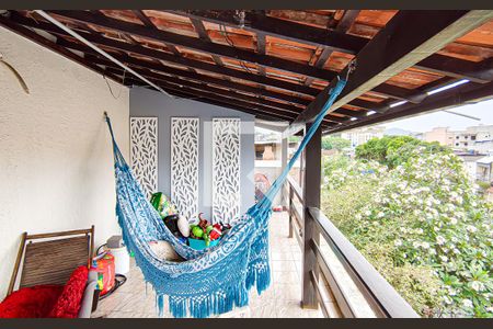 Casa à venda com 240m², 5 quartos e 3 vagas Casa à venda com 240m², 5 quartos e 3 vagasvaranda quarto 4