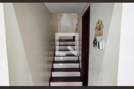 Casa à venda com 240m², 5 quartos e 3 vagas Casa à venda com 240m², 5 quartos e 3 vagasescada