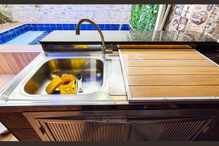 Casa à venda com 240m², 5 quartos e 3 vagas Casa à venda com 240m², 5 quartos e 3 vagaschurrasqueira