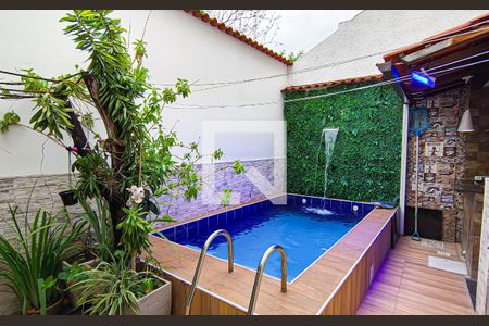 Casa à venda com 240m², 5 quartos e 3 vagas Casa à venda com 240m², 5 quartos e 3 vagaspiscina