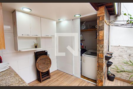 Casa à venda com 240m², 5 quartos e 3 vagas Casa à venda com 240m², 5 quartos e 3 vagasarea de serviço