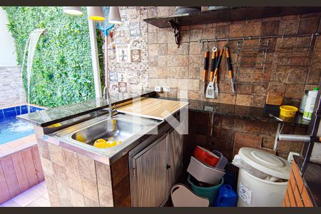 Casa à venda com 240m², 5 quartos e 3 vagas Casa à venda com 240m², 5 quartos e 3 vagaschurrasqueira