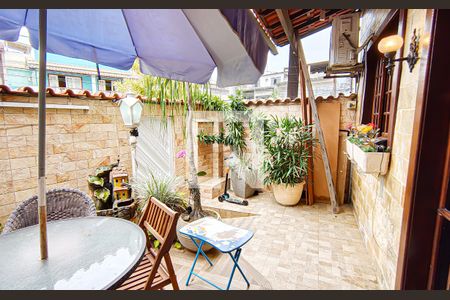 Casa à venda com 240m², 5 quartos e 3 vagas Casa à venda com 240m², 5 quartos e 3 vagasfrente do imovel