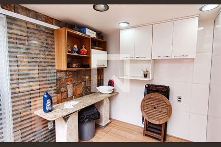 Casa à venda com 240m², 5 quartos e 3 vagas Casa à venda com 240m², 5 quartos e 3 vagasarea de serviço