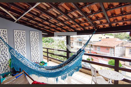 Casa à venda com 240m², 5 quartos e 3 vagas Casa à venda com 240m², 5 quartos e 3 vagasvaranda