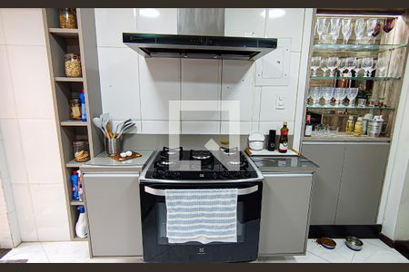 Casa à venda com 240m², 5 quartos e 3 vagas Casa à venda com 240m², 5 quartos e 3 vagascozinha