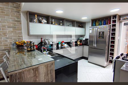 Casa à venda com 240m², 5 quartos e 3 vagas Casa à venda com 240m², 5 quartos e 3 vagascozinha