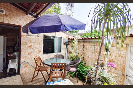 Casa à venda com 240m², 5 quartos e 3 vagas Casa à venda com 240m², 5 quartos e 3 vagasfrente do imovel