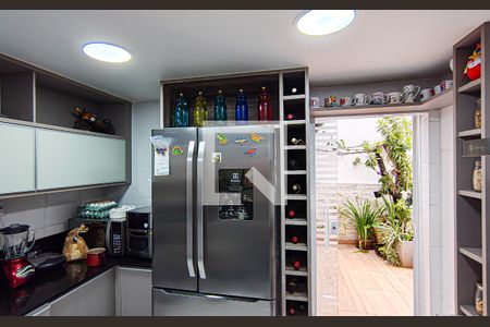 Casa à venda com 240m², 5 quartos e 3 vagas Casa à venda com 240m², 5 quartos e 3 vagascozinha